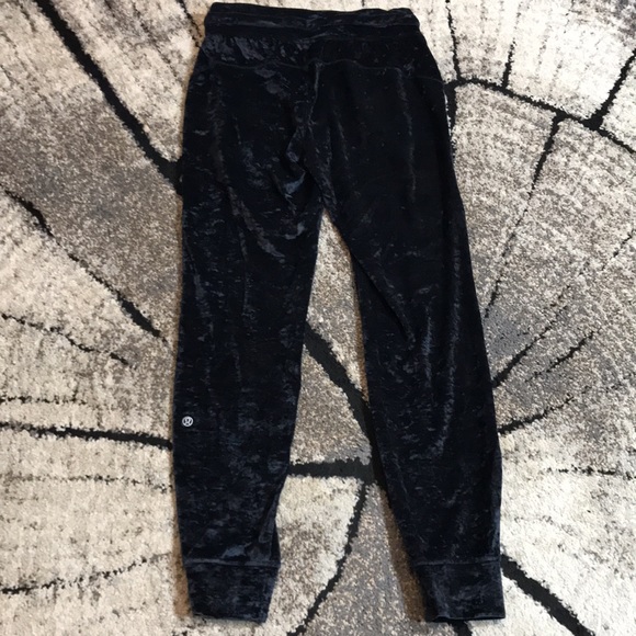 💙Lululemon Black Ready To Crush Velvet Joggers - Picture 9 of 13